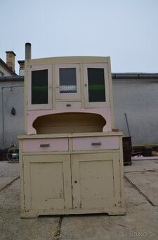 Predám kredenc v dobrom stave