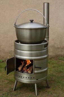 Nerezová kotlina na guláš.