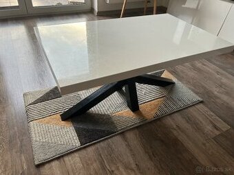 Konferenčný stolik