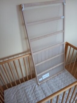 Detská drevená postielka