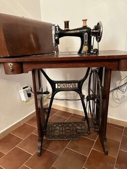 Funkčný šijací stroj Minerva 21B