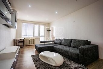 Na predaj 3-izbový byt s loggiou | Jilemnického | Zariadený