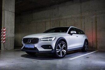Volvo V60 CC AWD D4 diesel, ťažné, kamera, odpočet DPH