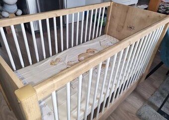 Detská postieľka z masívu s novým matracom