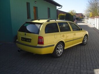 Skoda Octavia RS1 Kombi Zluta