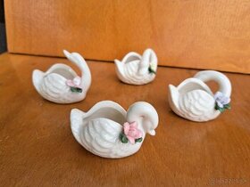 Porcelánové labute