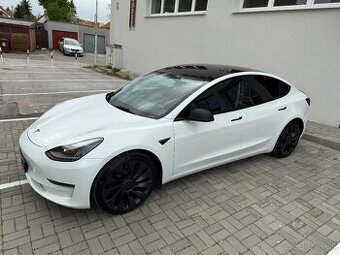 TESLA 3 Facelift Performance 4x4 Black packet