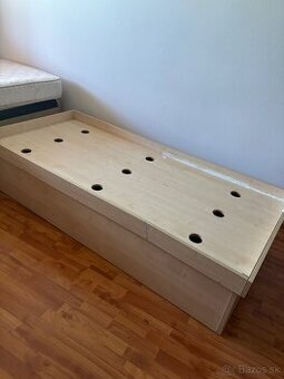 Posteľ