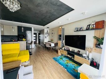 Štýlový 3-izbový byt s loggiou a výhľadom – tiché prostredie