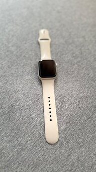 Apple Watch SE 44 mm Hviezdno biely hliník s hviezdno bielym