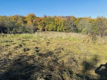 Slanec - Na predaj rovinatý pozemok (12árov) na výstavbu RD,
