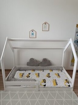 Detská posteľ v tvare domceka