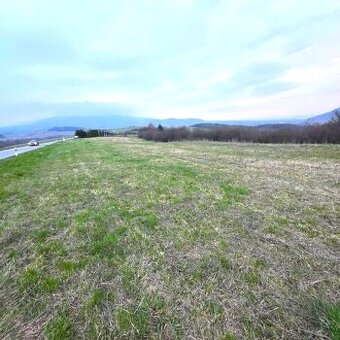 Pozemok Podhorany 1667m2, vhodný na výstavbu RD