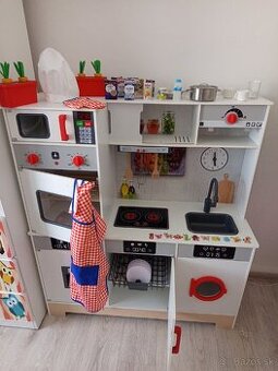 Detská drevená kuchynka Playtive (Lidl)