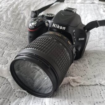 Predám Nikon D5100 s objektívom Nikon 18-105 mm