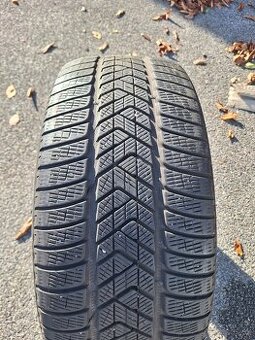 275/40 R22 Pirelli RFT