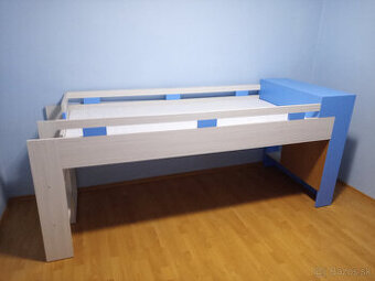 Vyvýšená NEPOUŽITÁ posteľ Adelle -  aj s matracom 200x90