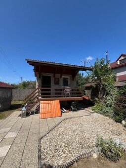 Zahrada s chatkou - 1