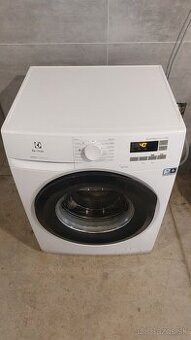 Predám práčku spredu plnená Electrolux 8kg 1200rpm Dovoz