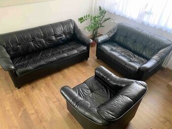 Čierna sedacia súprava 3+2+1