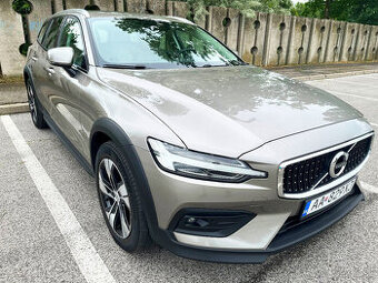 99tis.km Volvo V60 CROSS COUNTRY AWD A/T 2.0l 140KW