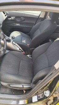 Toyota Auris 2009 sedacky