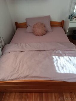 Predám posteľ z masívu+matrace+rošt