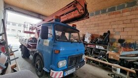 Špecialny automobiol-Avia s plošinou MP 13