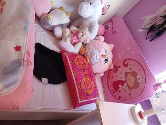 Dievčenská posteľ