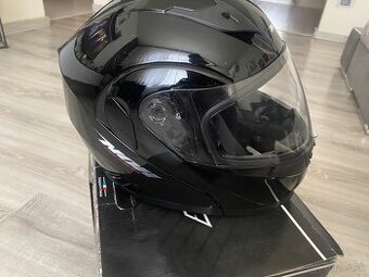 Motorkárska prilba, pas, bunda