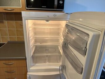 Chladnička Whirlpool 50 eur