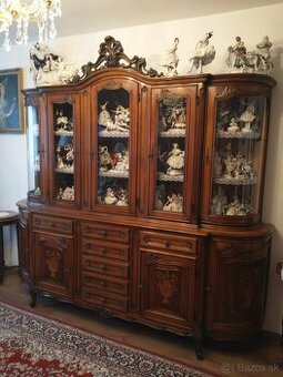 Starožitný rezbovaný priborník