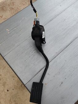 Plynový pedál na Peugeot 508