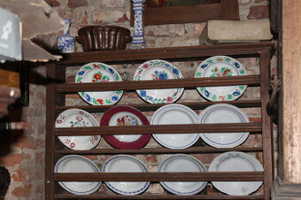 starožitnosti ,staré veci,porcelán,nábytok sklo porcelán.