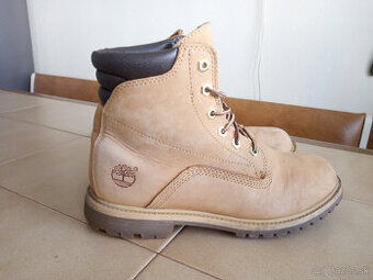 Damska kozena outdoorova obuv TIMBERLND.