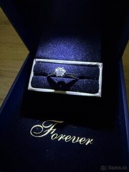 Diamantový snubný prsteň