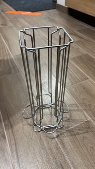 Predám stojan na kapsule DolceGusto