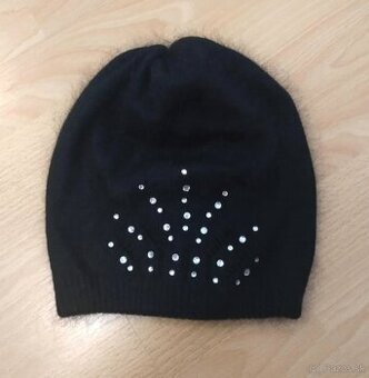 Dámska čierna čiapka s kamienkami