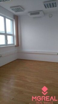 Kancelárske priestory na prenájom  v Petržalke 400 m2.