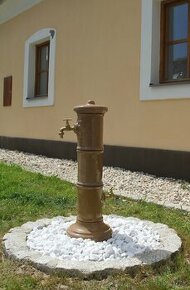 Zahradní vodovodní hydrant výška 79cm hnědý