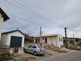 Na predaj novostavbu rodinného domu a samostatnej garáže