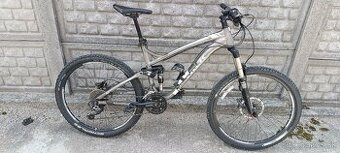 Celoodpružený bicykel TREK