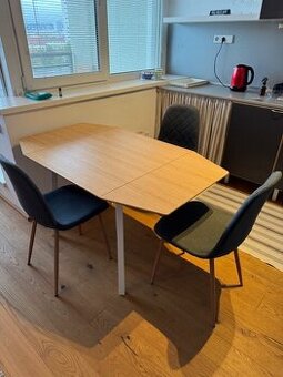 Rozkladací kuchynský stôl IKEA s doskou z bambusu