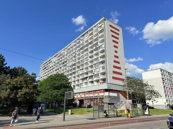 MODERNÝ, PO REKONŠTRUKCIÍ, 3i. BYT S LOGGIOU, ŠUSTEKOVÁ UL.