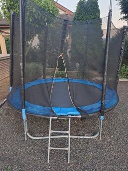 Trampolína