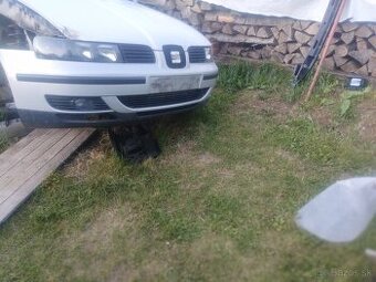 Predám predný nárazník na Seat Toledo II (r.v. 1999–2004).
