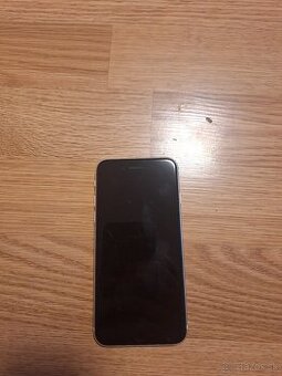 Iphone SE 2022 vo výbornom stave.