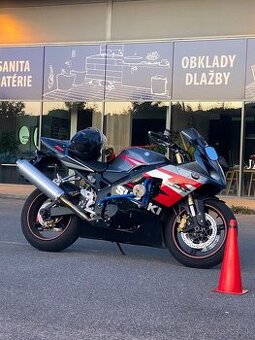 Suzuki GSXR-R 750 k4