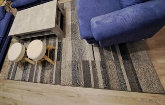 Konferencny stol,koberec,2x taburetka