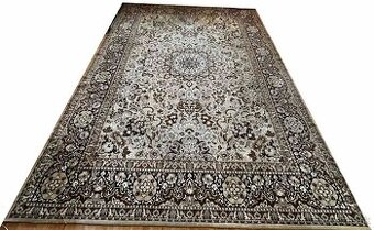 Predám veľký plyšový koberec 3,5 × 2,5 m – zachovalý